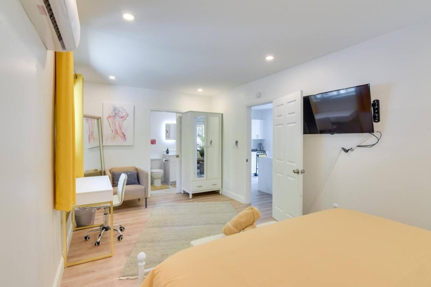 Beautiful Casita With King Bed And Private Patio Close To Calle 8, Mia Airport, Coral Gables Miami Exterior foto