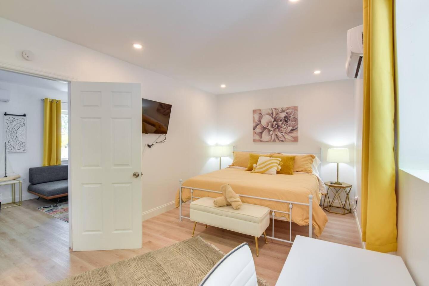 Beautiful Casita With King Bed And Private Patio Close To Calle 8, Mia Airport, Coral Gables Miami Exterior foto